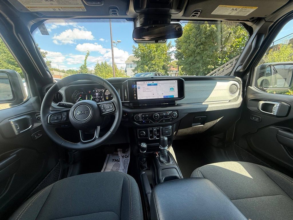 Used 2024 Jeep Wrangler Unlimited w/ Convenience Group AWD/4WD image 25