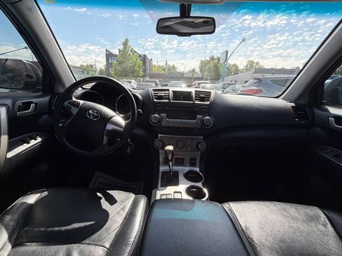 Used 2012 Toyota Highlander SE w/ Tow Pkg AWD/4WD image 11