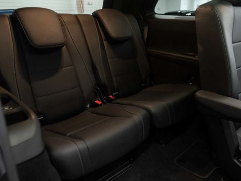 Used 2025 Mercedes-Benz GLS 450 4MATIC image 13