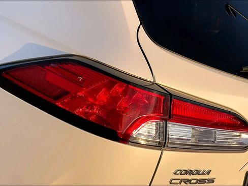 Used 2022 Toyota Corolla Cross LE FWD image 28