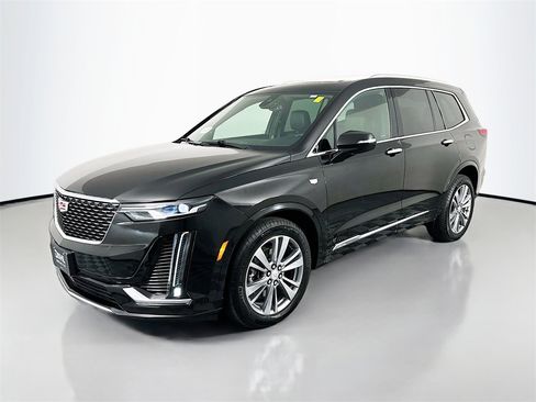 Used 2025 Cadillac XT6 Premium Luxury image 3