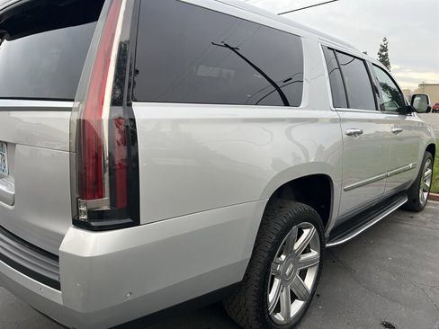 Used 2020 Cadillac Escalade ESV Luxury image 12