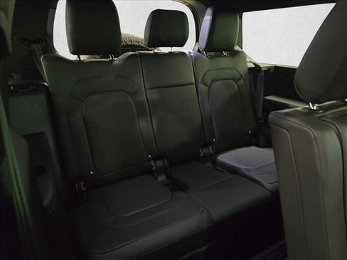 Certified 2023 Land Rover Defender 130 X-Dynamic SE AWD/4WD image 12