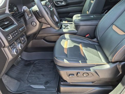 Used 2024 GMC Yukon AT4 w/ Technology Package AWD/4WD image 38