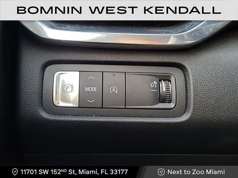 Used 2024 GMC Acadia Denali image 12