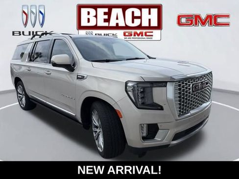 Used 2022 GMC Yukon XL Denali w/ Denali Ultimate Package AWD/4WD image 1