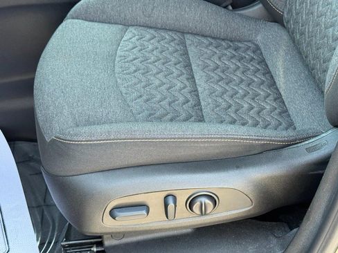 Used 2022 Chevrolet Equinox LT FWD image 22