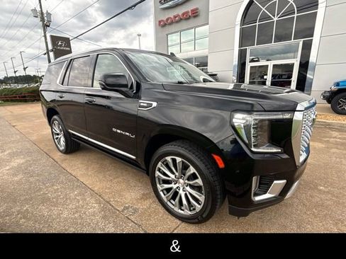 Used 2021 GMC Yukon Denali w/ Denali Premium Package AWD/4WD image 3