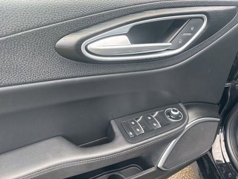 Used 2018 Alfa Romeo Giulia Base image 21