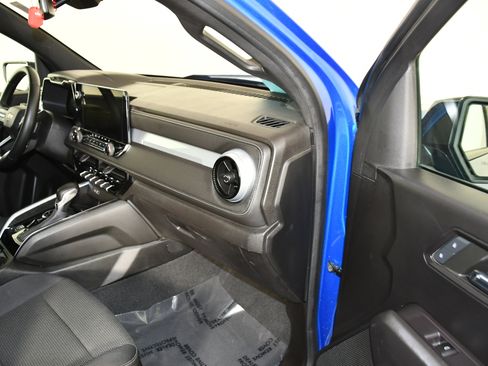 Used 2023 Chevrolet Colorado LT w/ LT Convenience Package II image 40