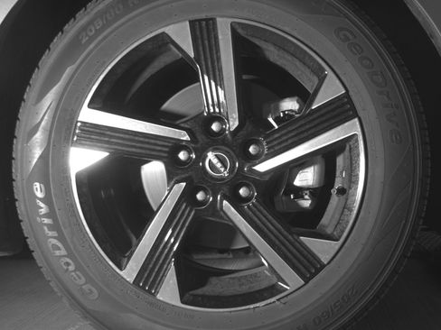 Used 2025 Nissan Sentra SV image 13