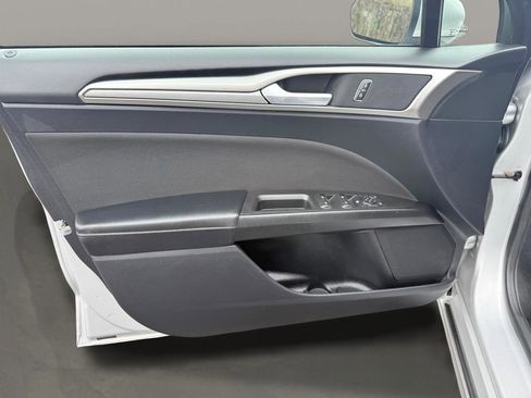 Used 2019 Ford Fusion SE image 14