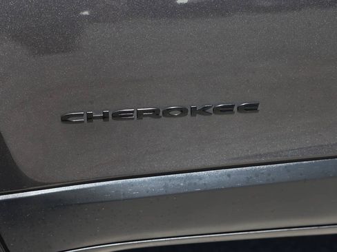 Used 2017 Jeep Cherokee High Altitude AWD/4WD image 30