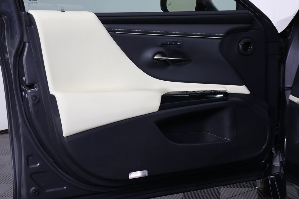 Certified 2022 Lexus ES 300h w/ Premium Package FWD image 12