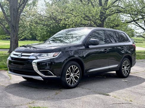 Used 2017 Mitsubishi Outlander ES AWD/4WD image 40