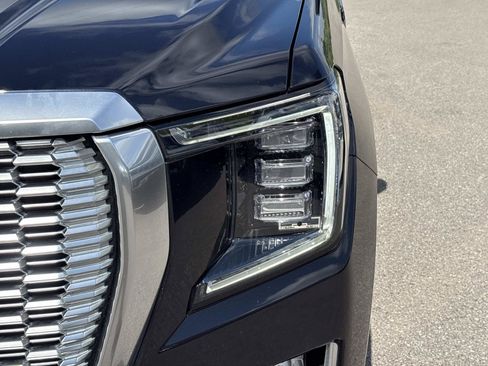 Used 2023 GMC Yukon Denali AWD/4WD image 11
