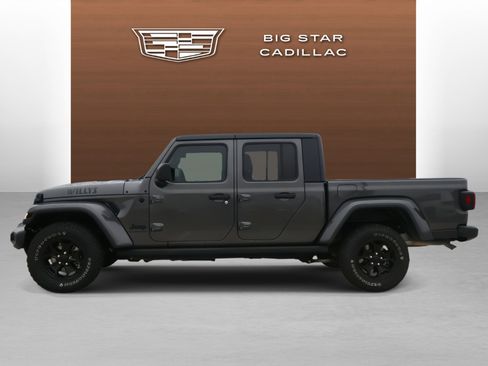 Used 2021 Jeep Gladiator Willys image 2