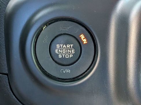 Used 2019 Jeep Wrangler Unlimited Sahara AWD/4WD image 32