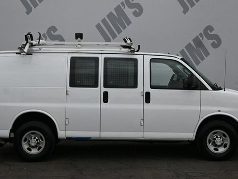 Used 2016 Chevrolet Express 2500 RWD image 3