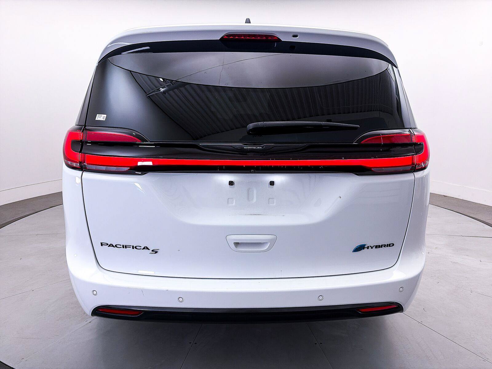 Used 2023 Chrysler Pacifica Touring-L w/ Uconnect Theater Family Group FWD image 15