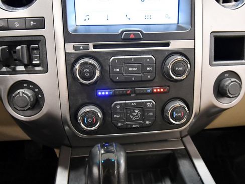 Used 2017 Ford Expedition XLT w/ Equipment Group 202A AWD/4WD image 25