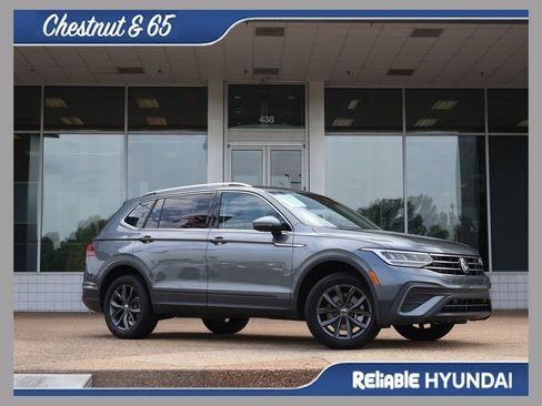 Used 2022 Volkswagen Tiguan SE FWD image 1