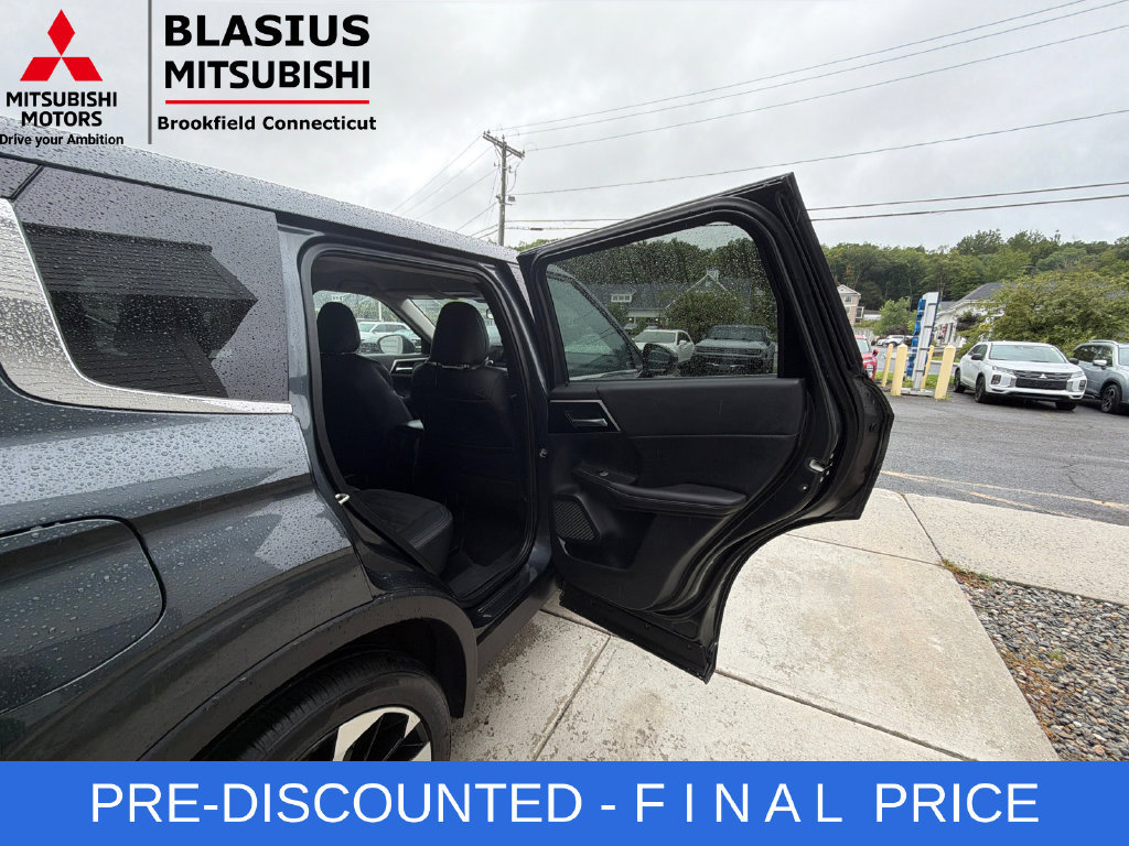 Used 2024 Mitsubishi Outlander SE FWD image 46
