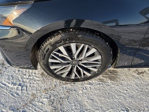 Used 2024 Nissan Altima 2.5 SV image 16