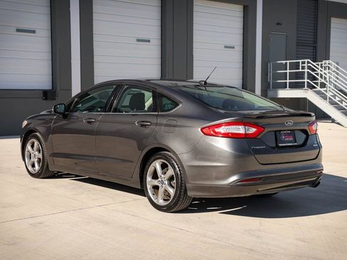 Used 2015 Ford Fusion SE image 5