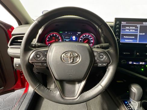 Used 2022 Toyota Camry XSE FWD image 11