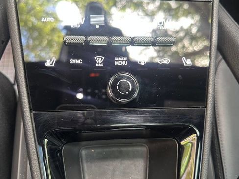 Used 2024 Porsche Cayenne image 17