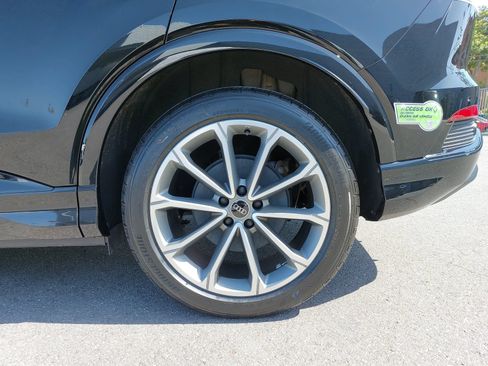 Used 2022 Audi Q4 e-tron Premium Plus AWD/4WD image 37