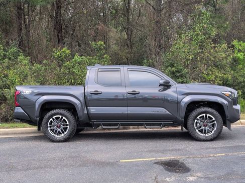 Used 2024 Toyota Tacoma TRD Sport image 2