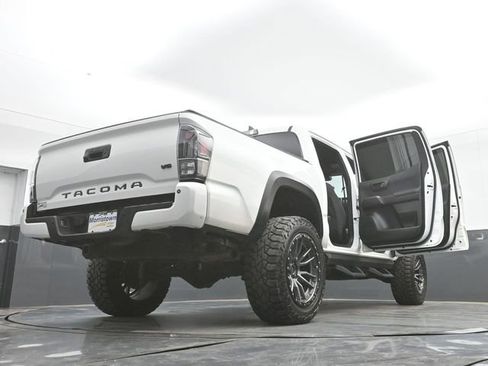 Used 2019 Toyota Tacoma TRD Off-Road w/ Technology Package AWD/4WD image 51