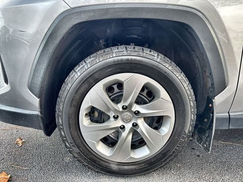Used 2021 Toyota RAV4 LE image 18