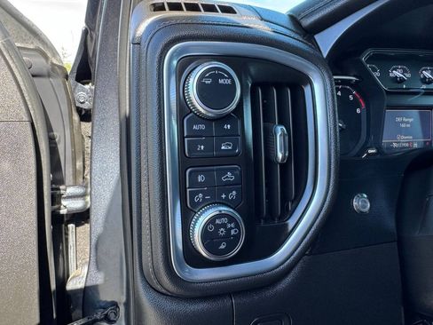 Used 2021 GMC Sierra 1500 SLT w/ SLT Convenience Package AWD/4WD image 16