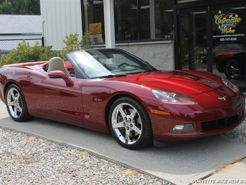 Used 2007 Chevrolet Corvette Convertible w/ Preferred Equipment Group RWD image 19