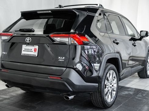 Used 2020 Toyota RAV4 XLE Premium image 4