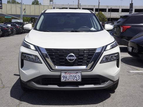 Used 2023 Nissan Rogue SV FWD image 6