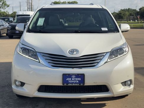 Used 2017 Toyota Sienna Limited Premium AWD/4WD image 3