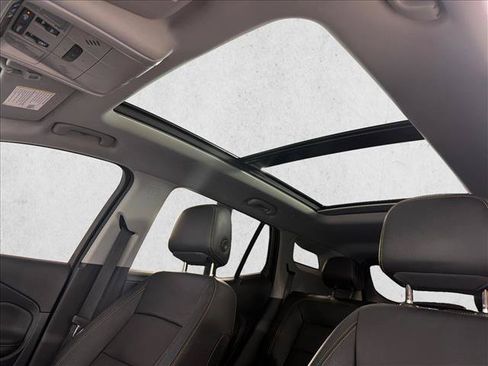 Used 2021 GMC Terrain SLT w/ Infotainment Package II FWD image 2