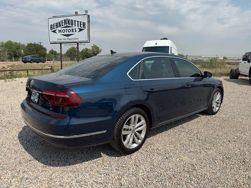 Used 2018 Volkswagen Passat 2.0T SE FWD image 10