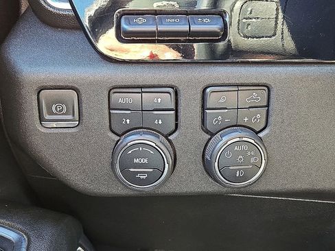 Used 2024 Chevrolet Silverado 3500 LTZ w/ LTZ Convenience Package image 26