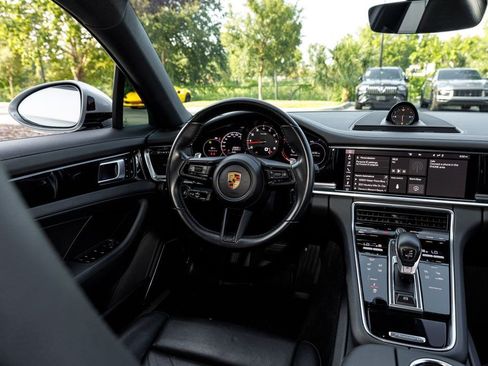 Used 2021 Porsche Panamera image 17