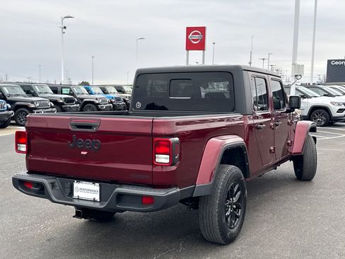 Used 2021 Jeep Gladiator Sport image 3