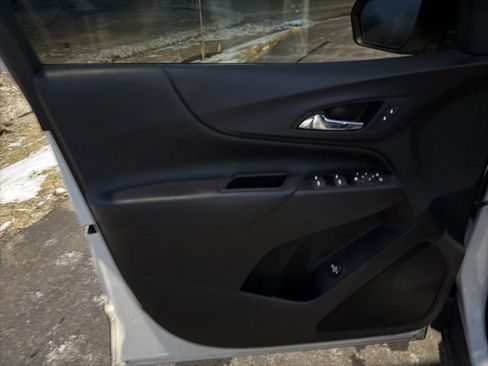 Used 2018 Chevrolet Equinox LT image 18