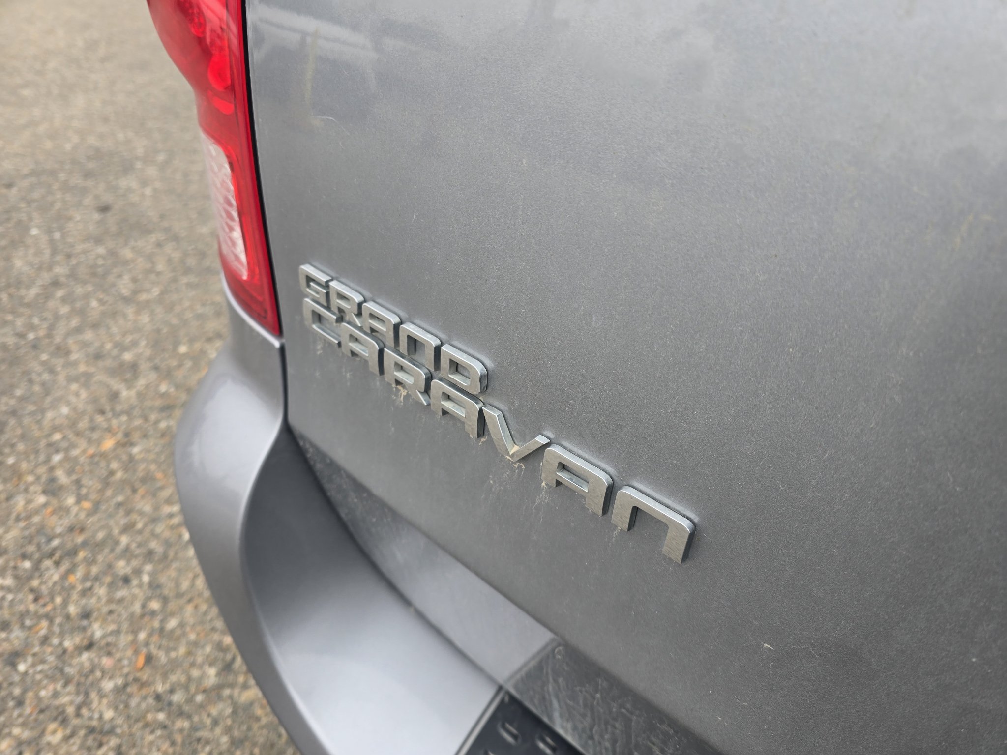 Used 2018 Dodge Grand Caravan SE FWD image 11