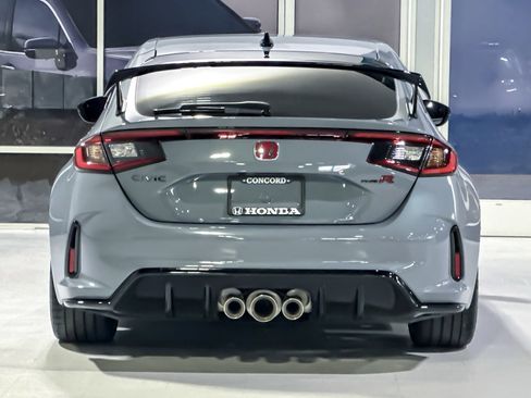 Used 2025 Honda Civic Type R image 10