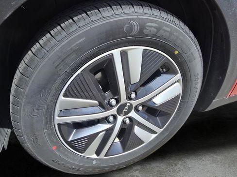 Used 2022 Kia Niro LXS FWD image 15