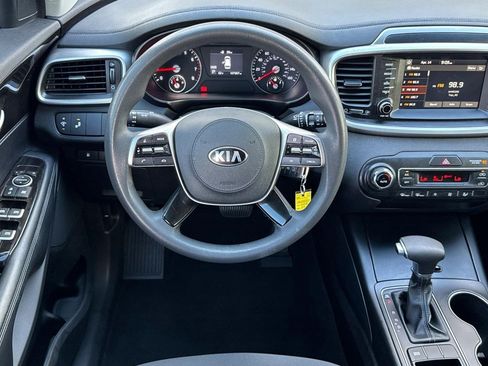 Used 2019 Kia Sorento LX FWD image 26